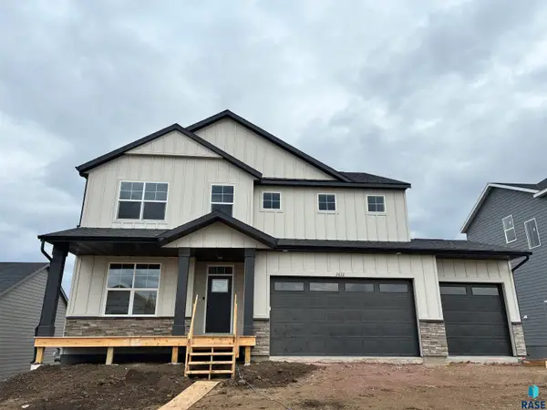 2612 S Copper Creek Ave, Sioux Falls, SD 57110