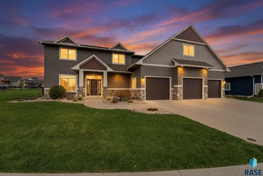 912 S Torrey Pine Ln, Sioux Falls, SD 57110 - #2