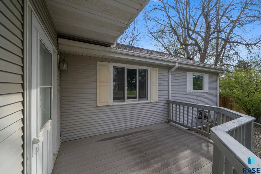 500 Crystal Dr, Hartford, SD 57033 - #3