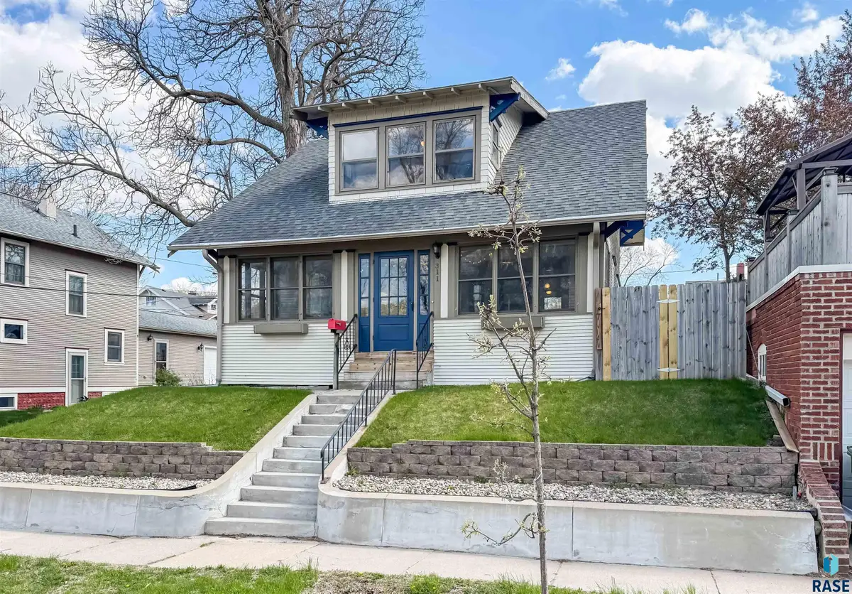 311 E 19th St, Sioux Falls, SD 57105 - #1