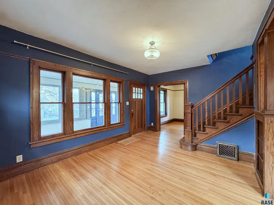 311 E 19th St, Sioux Falls, SD 57105 - #3