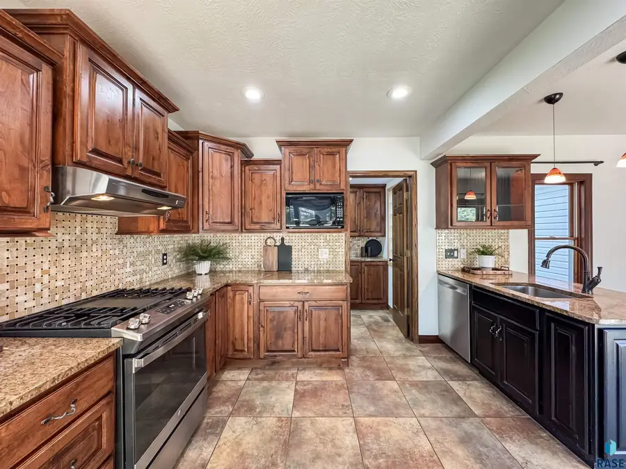 207 E 30th St, Sioux Falls, SD 57105 - #2