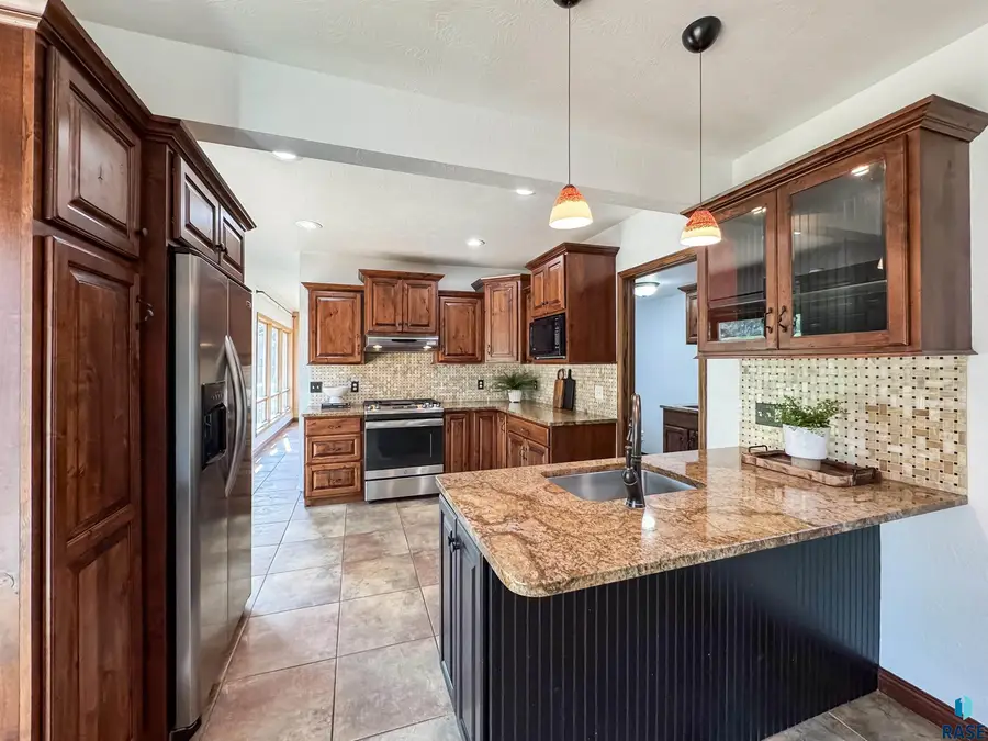 207 E 30th St, Sioux Falls, SD 57105 - #3