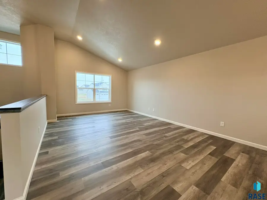 6308 W Goldberg Dr, Sioux Falls, SD 57107 - #2