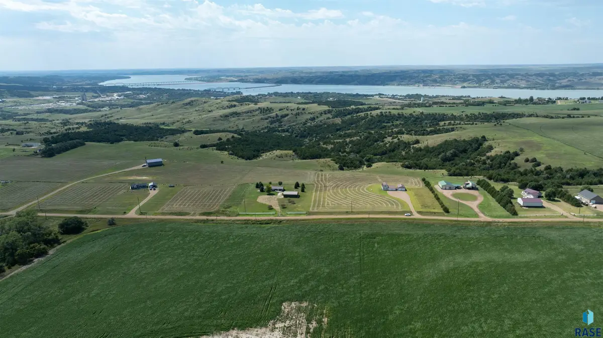 24565 345th Ave, Chamberlain, SD 57325 - #1