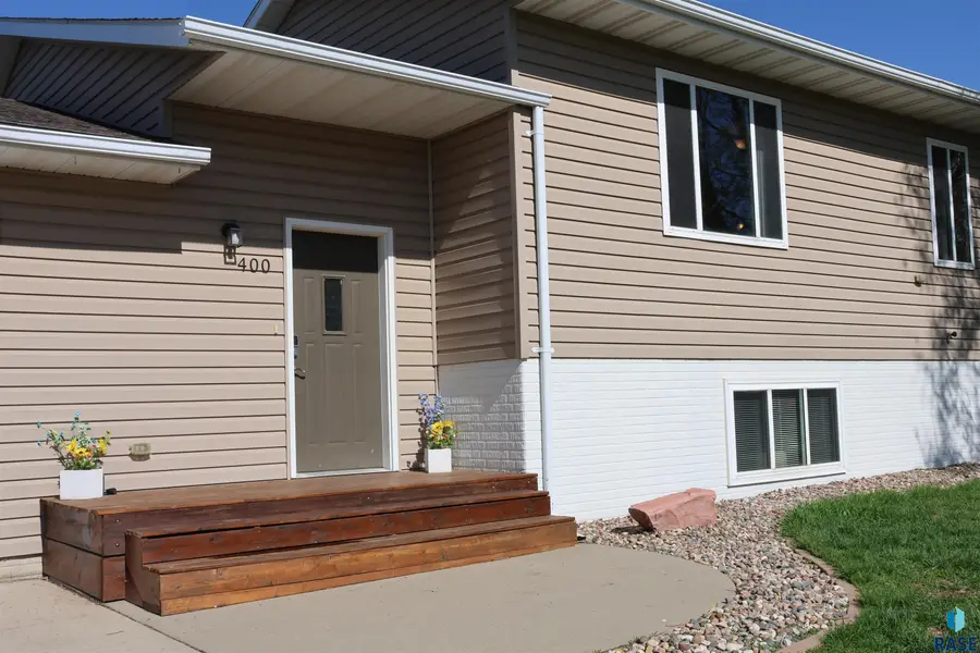 400 Sunrise Cir, Garretson, SD 57030 - #3