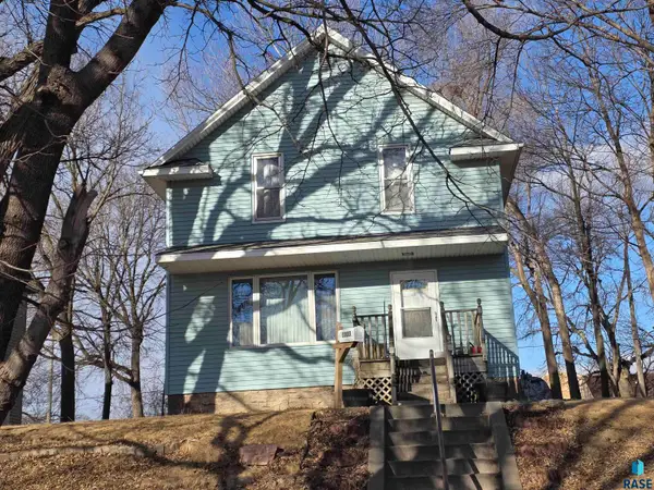 1313 S Walts Ave, Sioux Falls, SD 57105
