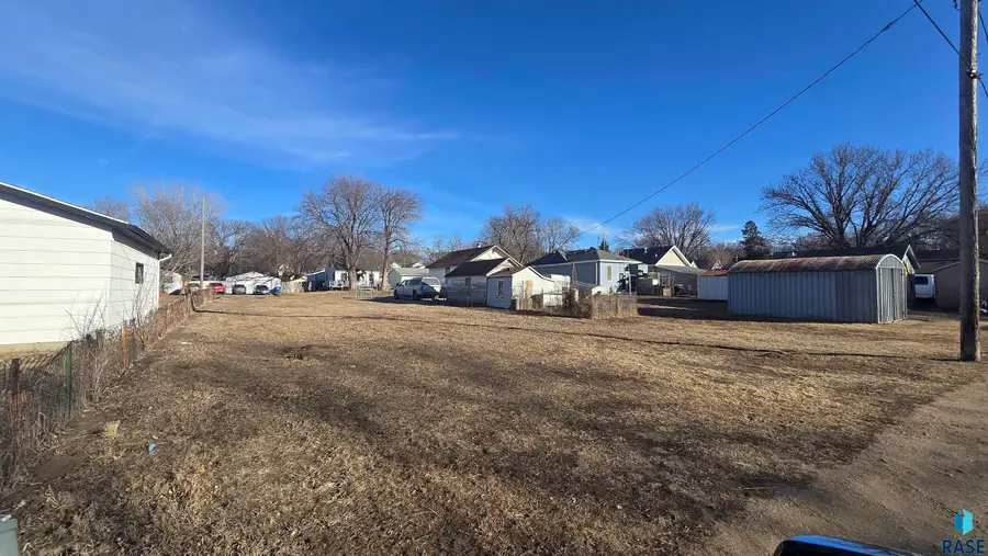 1007 N Van Eps St, Sioux Falls, SD 57103 - #2