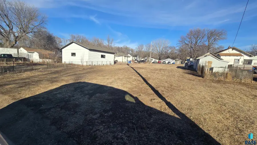 1007 N Van Eps St, Sioux Falls, SD 57103 - #3