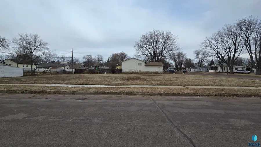 1103 N Lincoln Ave, Sioux Falls, SD 57104 - #3