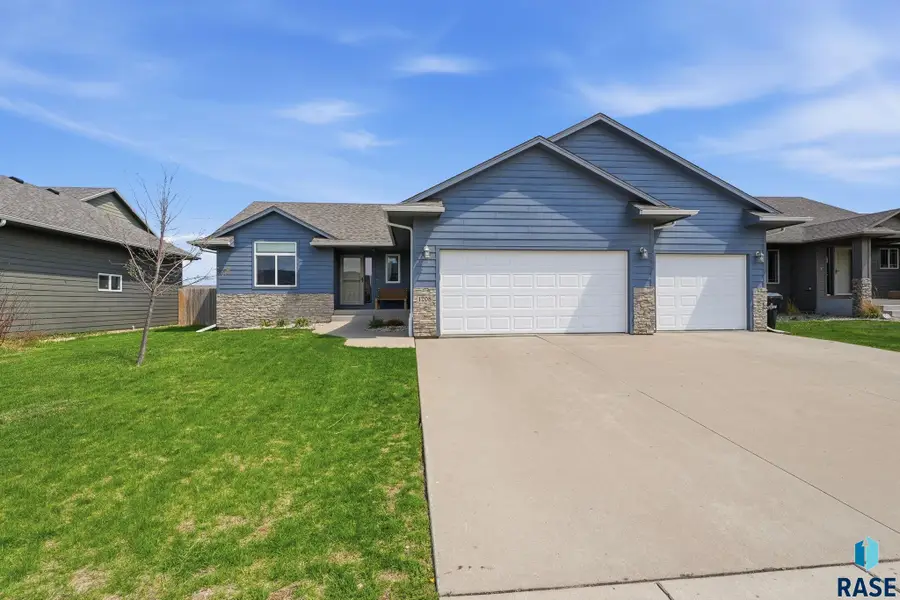 1208 S Keva Ave, Sioux Falls, SD 57106 - #2