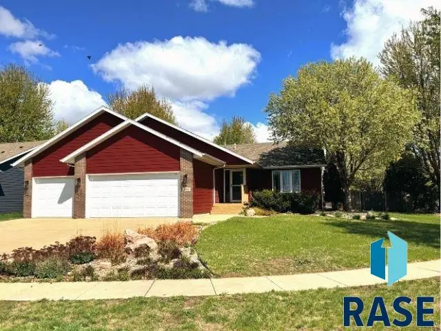 2200 E 63rd St, Sioux Falls, SD 57108 - #2