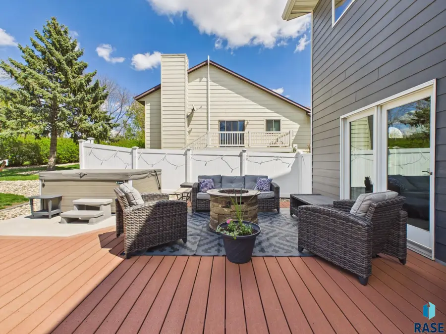 804 E 61st St, Sioux Falls, SD 57108 - #3