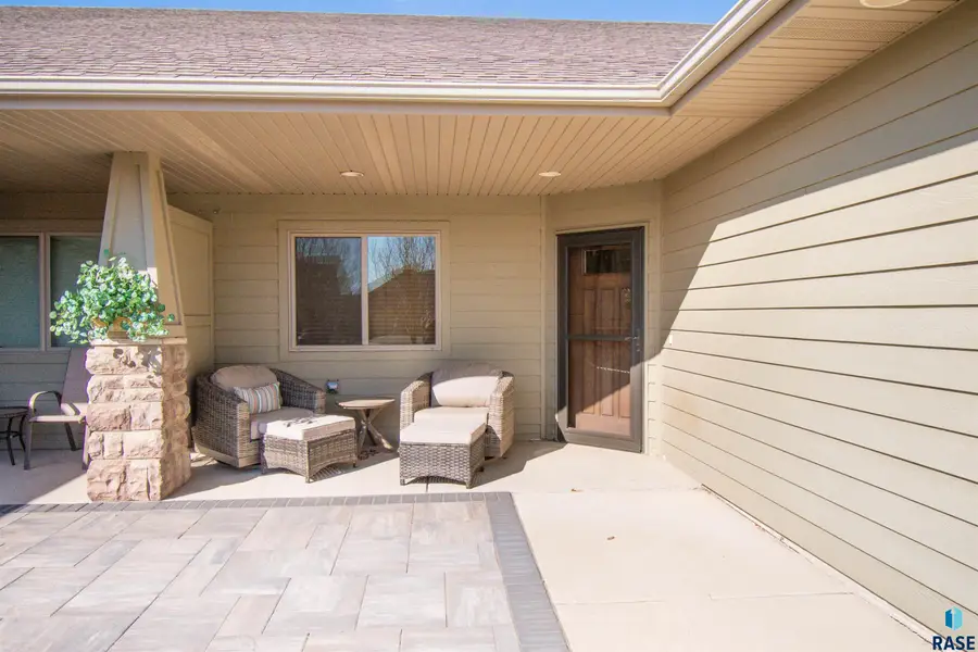 5413 S Westwind Ave, Sioux Falls, SD 57108 - #2