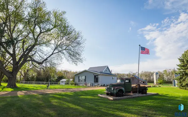 44722 262nd St, Canistota, SD 57012