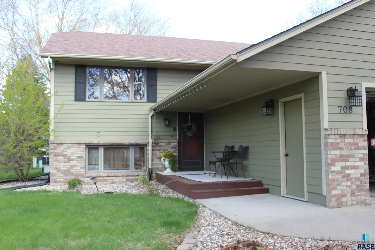 708 S Lakota Ave, Brandon, SD 57005 - #1