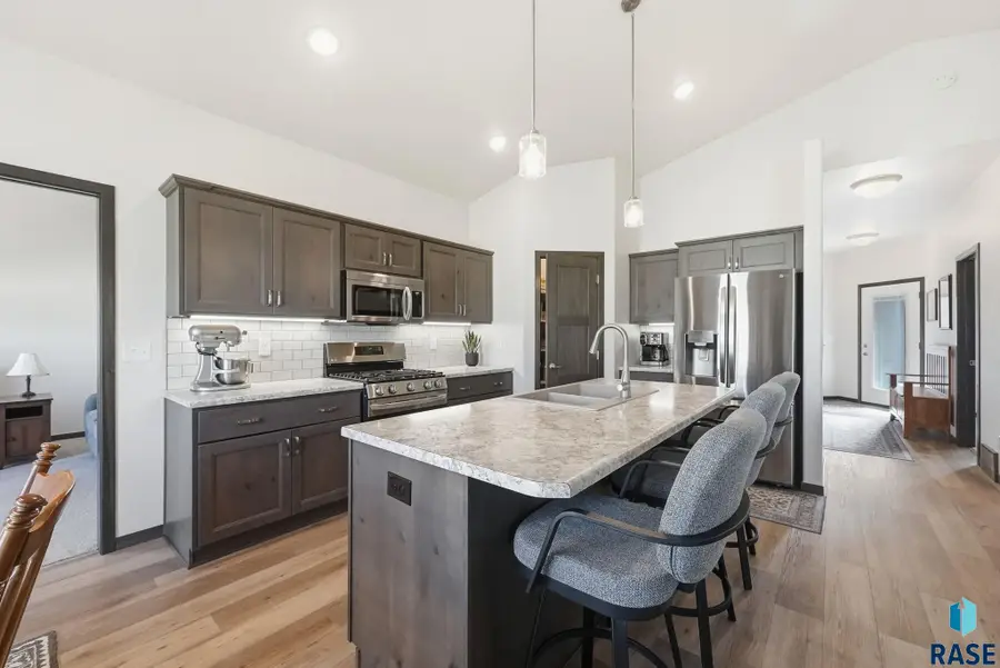 513 S Mary Gene Ave, Sioux Falls, SD 57106 - #3