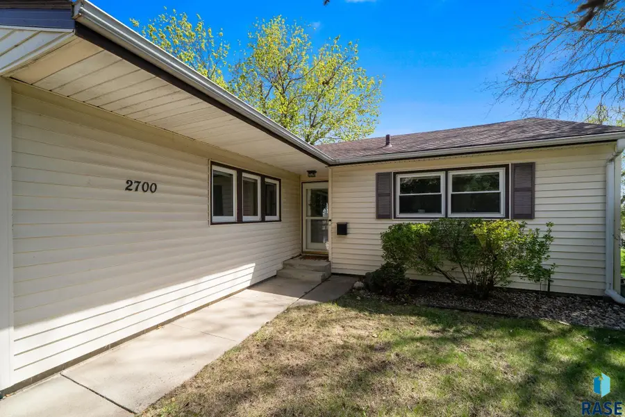 2700 S Hawthorne Ave, Sioux Falls, SD 57105 - #2