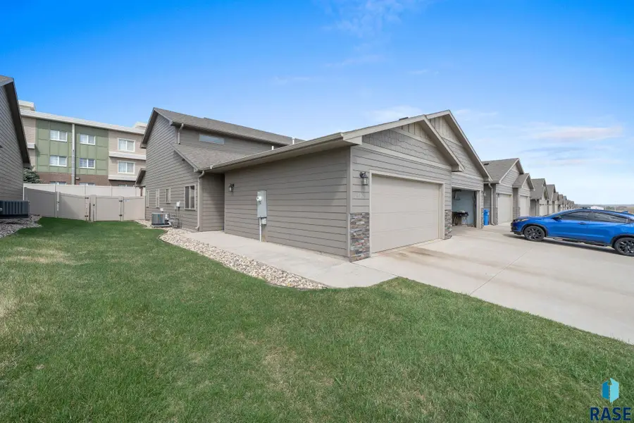 7210 E 45th St, Sioux Falls, SD 57110 - #2