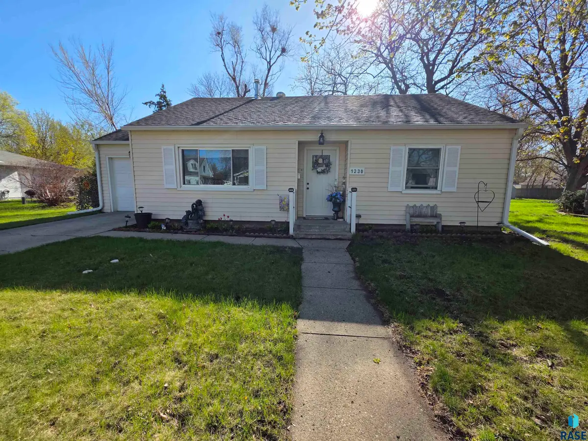 1230 SE Utah Ave, Huron, SD 57350 - #1