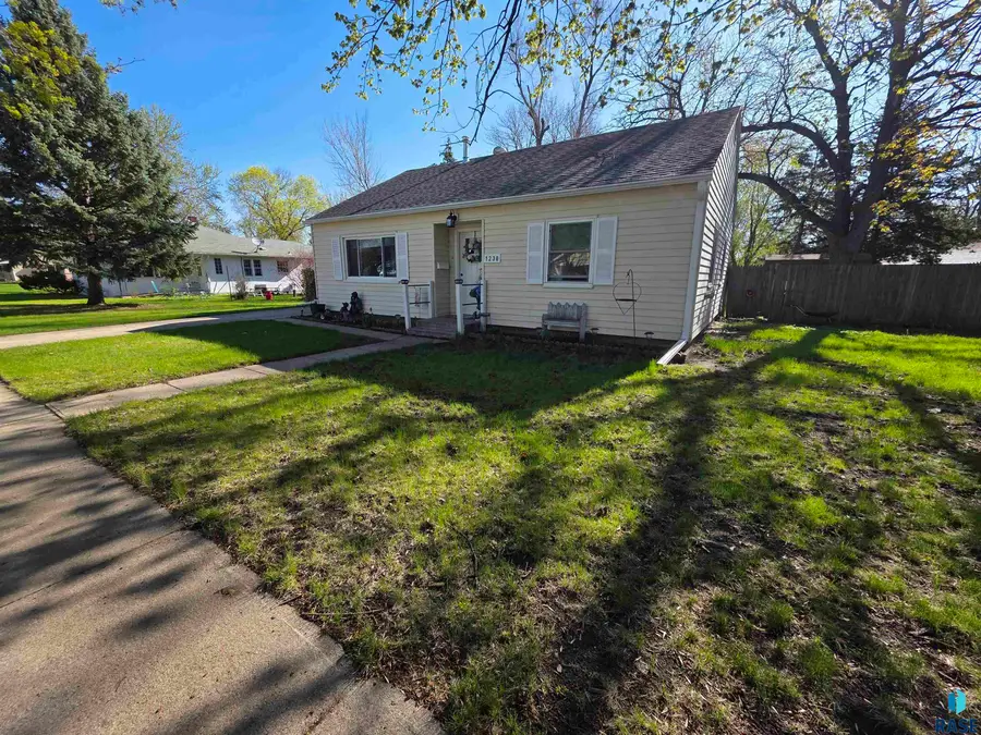 1230 SE Utah Ave, Huron, SD 57350 - #3