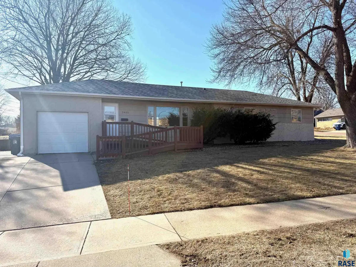 2405 W 28th St, Sioux Falls, SD 57105 - #1