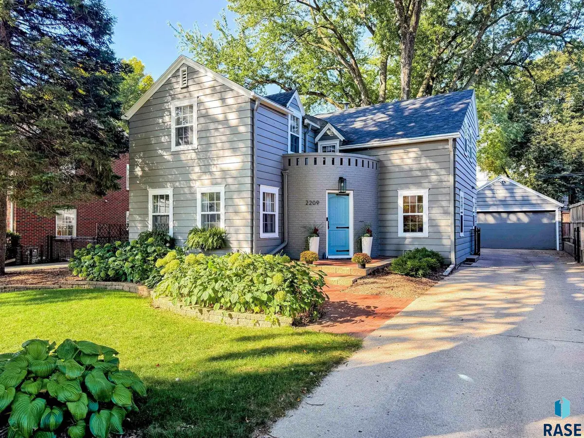 2209 S Main Ave, Sioux Falls, SD 57105 - #1
