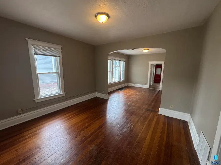 1119 S Dakota Ave, Sioux Falls, SD 57105 - #2
