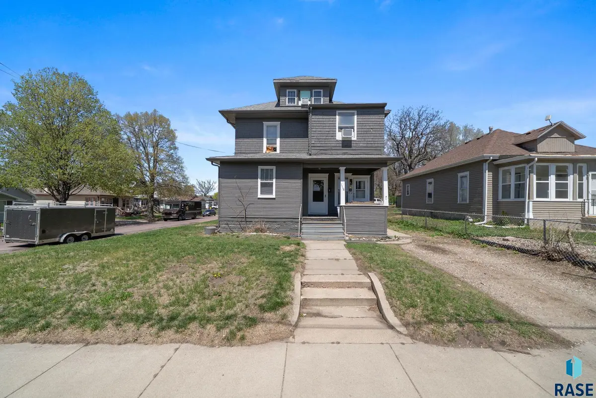 1118 W 8th St, Sioux Falls, SD 57104 - #1