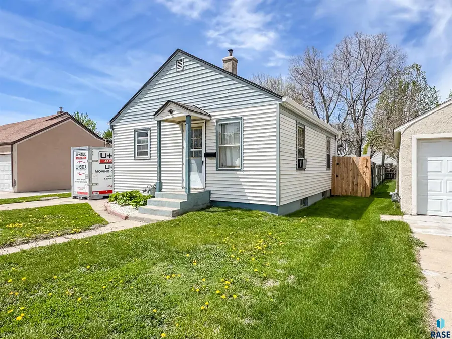 1013 N Kiwanis Ave, Sioux Falls, SD 57104 - #3