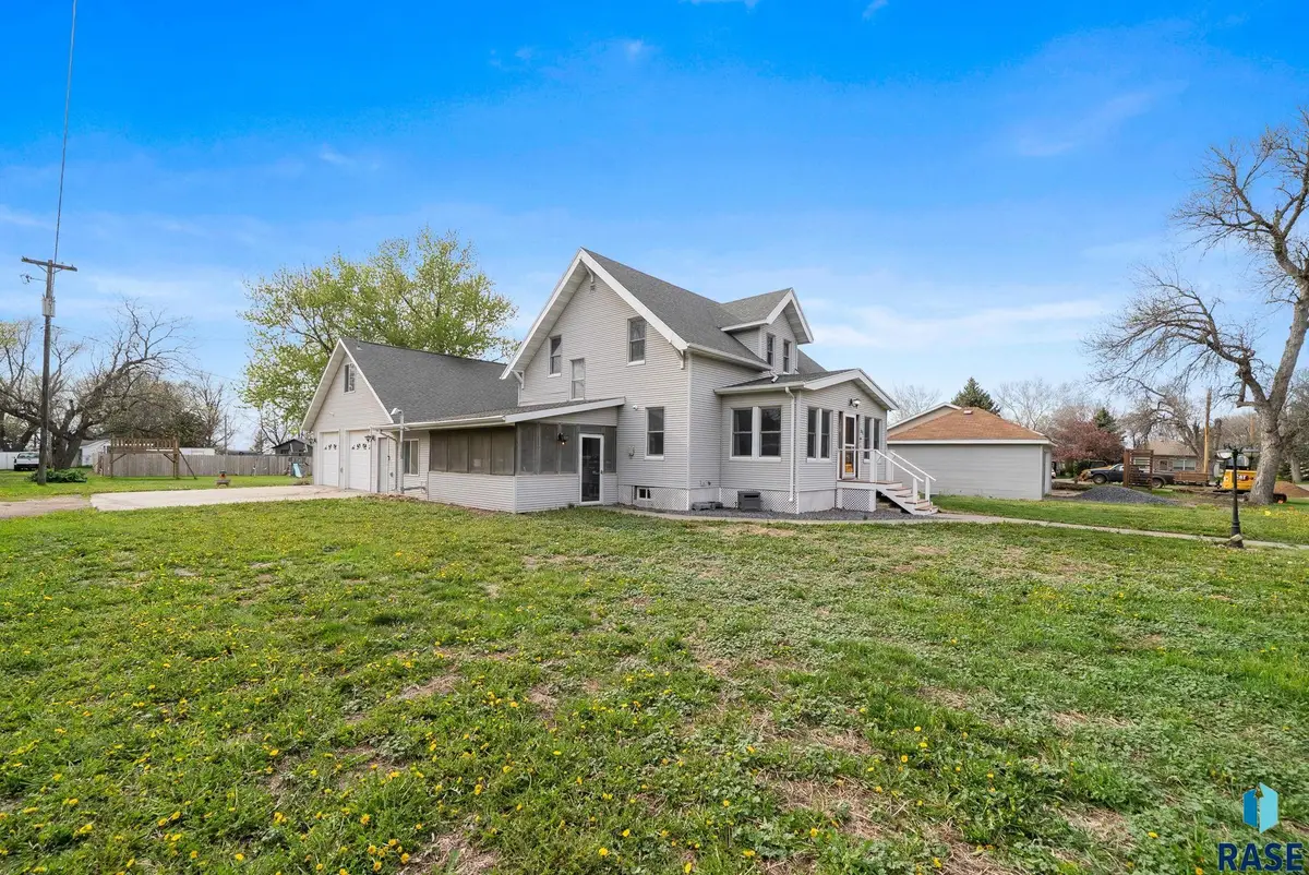 741 N 5th Ave, Canistota, SD 57012 - #1