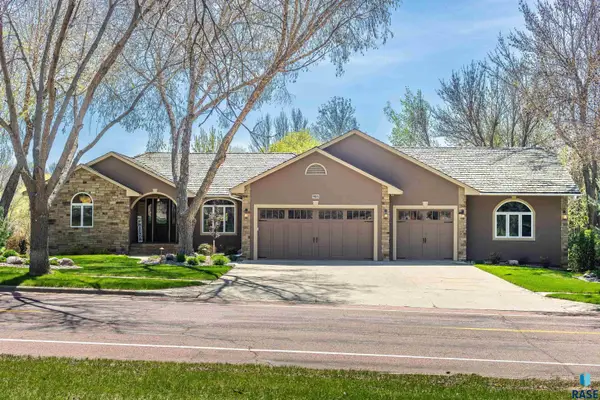 905 Ralph Rogers Rd, Sioux Falls, SD 57108