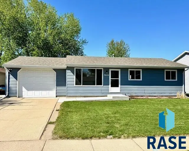 5808 W Bluestem St, Sioux Falls, SD 57106 - #1