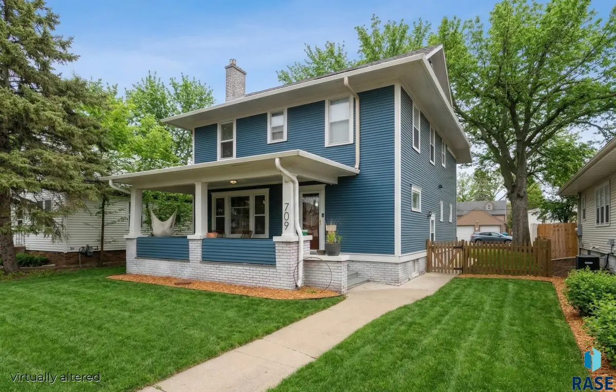 709 E 20th St, Sioux Falls, SD 57105 - #1