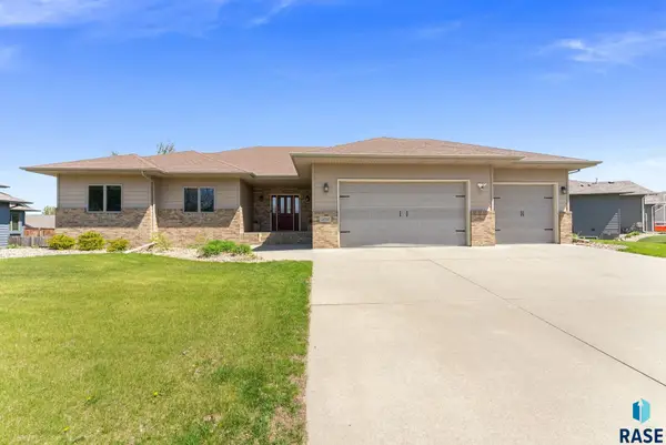 7616 W Stanford Dr, Sioux Falls, SD 57106