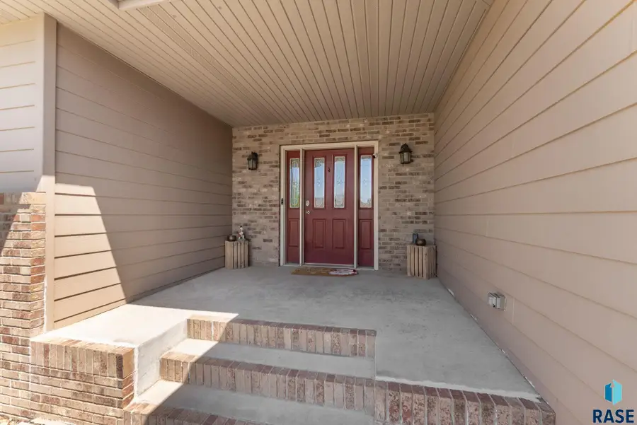 7616 W Stanford Dr, Sioux Falls, SD 57106 - #2