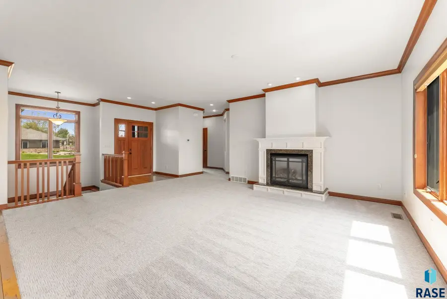 5009 E 49th St, Sioux Falls, SD 57110 - #2