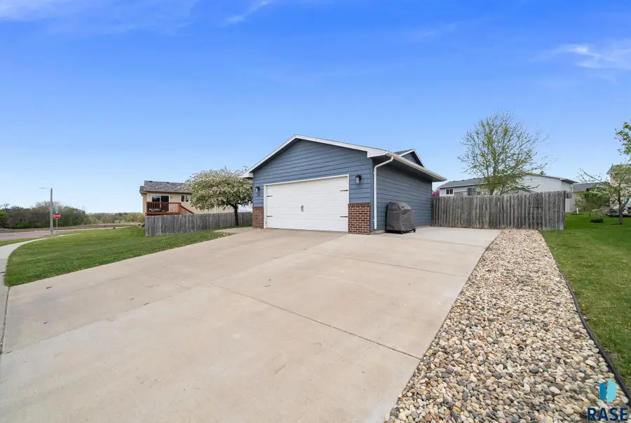 504 Adam Ave, Baltic, SD 57003 - #2