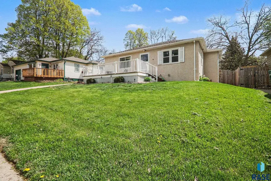 3013 E 17th St, Sioux Falls, SD 57103 - #3
