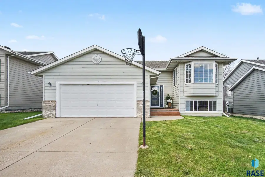 7004 W 51st St, Sioux Falls, SD 57106 - #2