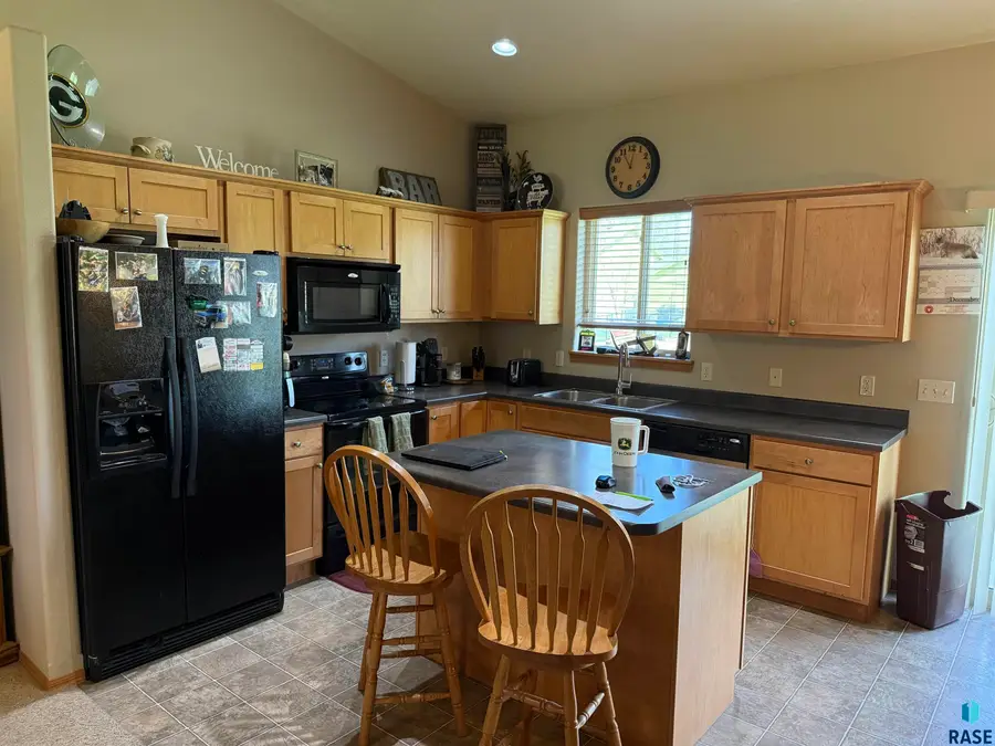 1102 E Perry Ln, Harrisburg, SD 57032 - #3