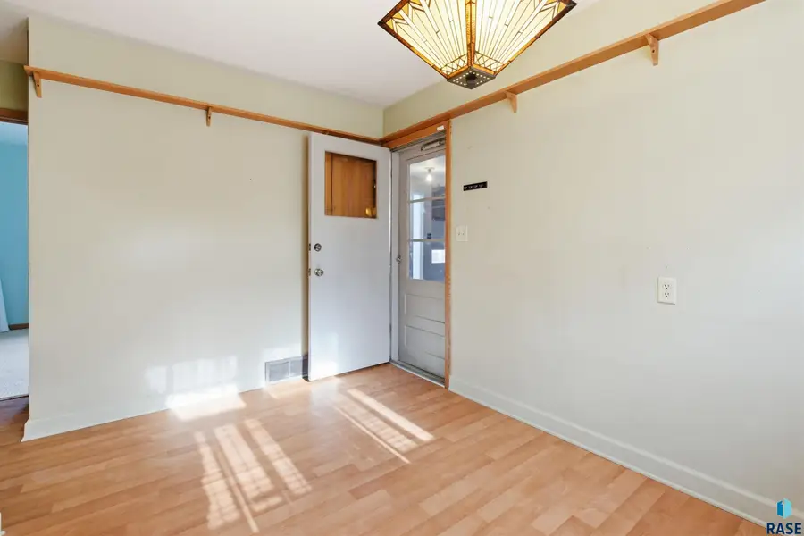 2004 S Sherman Ave, Sioux Falls, SD 57105 - #3