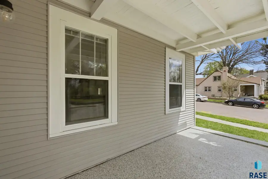 900 W 18th St, Sioux Falls, SD 57104 - #3
