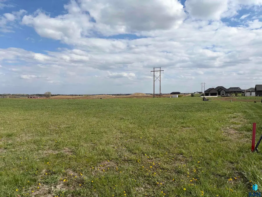 5609 E Chandler Dr, Sioux Falls, SD 57110 - #2