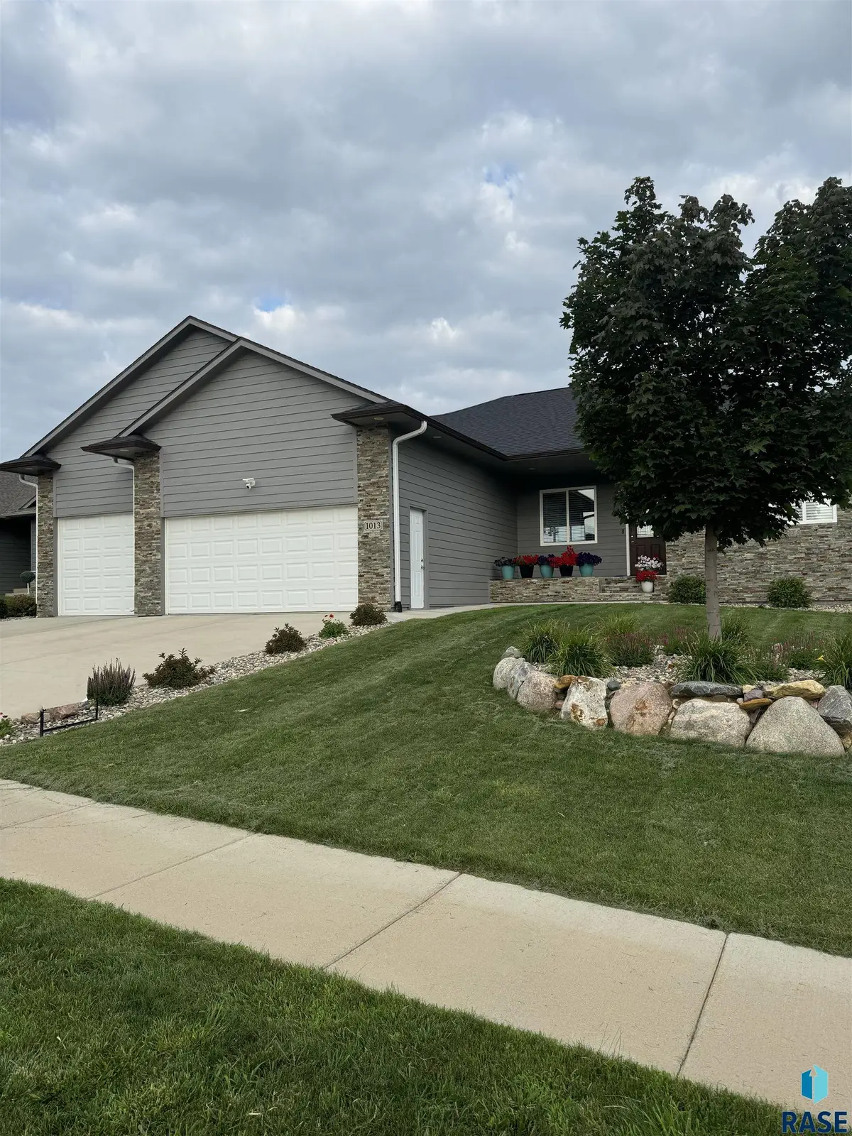 1013 N Danielle Dr, Sioux Falls, SD 57103 - #1
