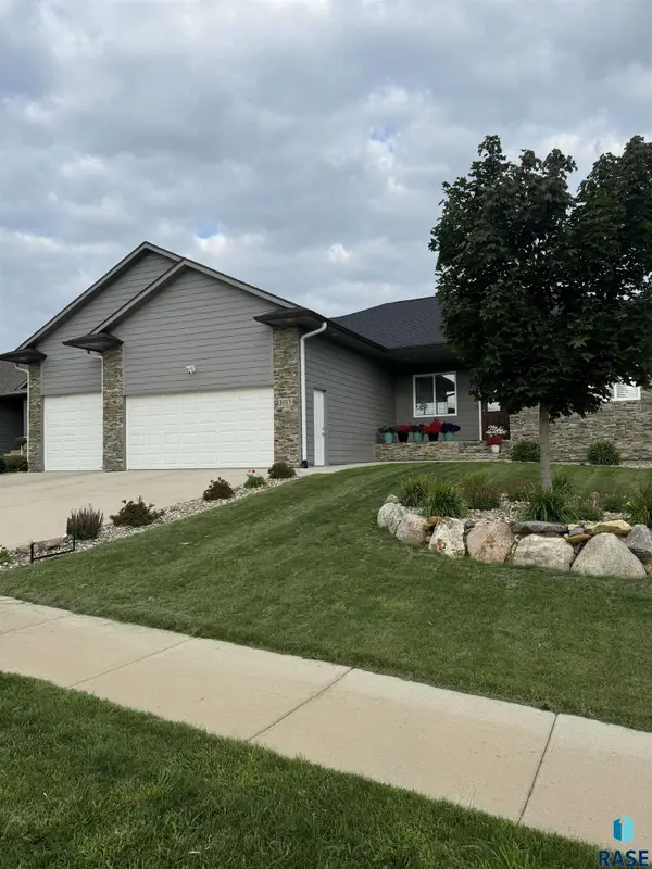 1013 N Danielle Dr, Sioux Falls, SD 57103