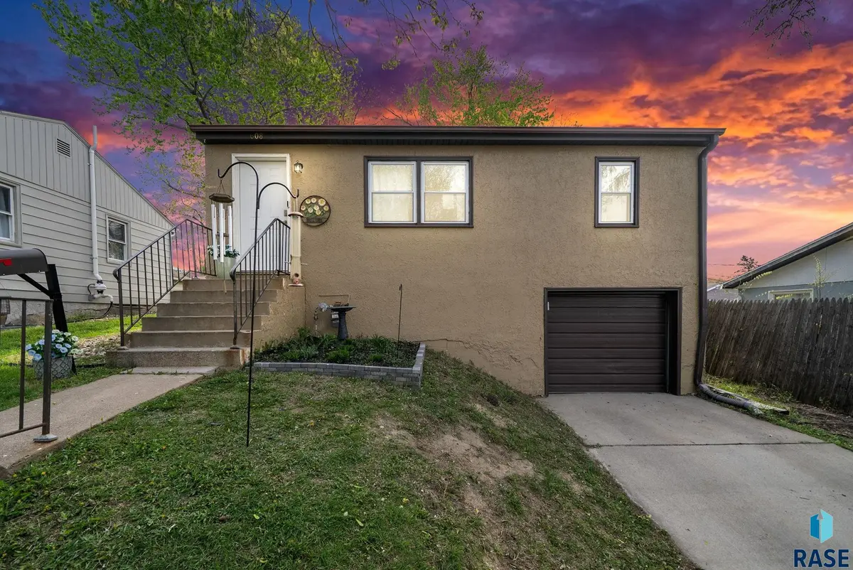 608 S Highland Ave, Sioux Falls, SD 57103 - #1