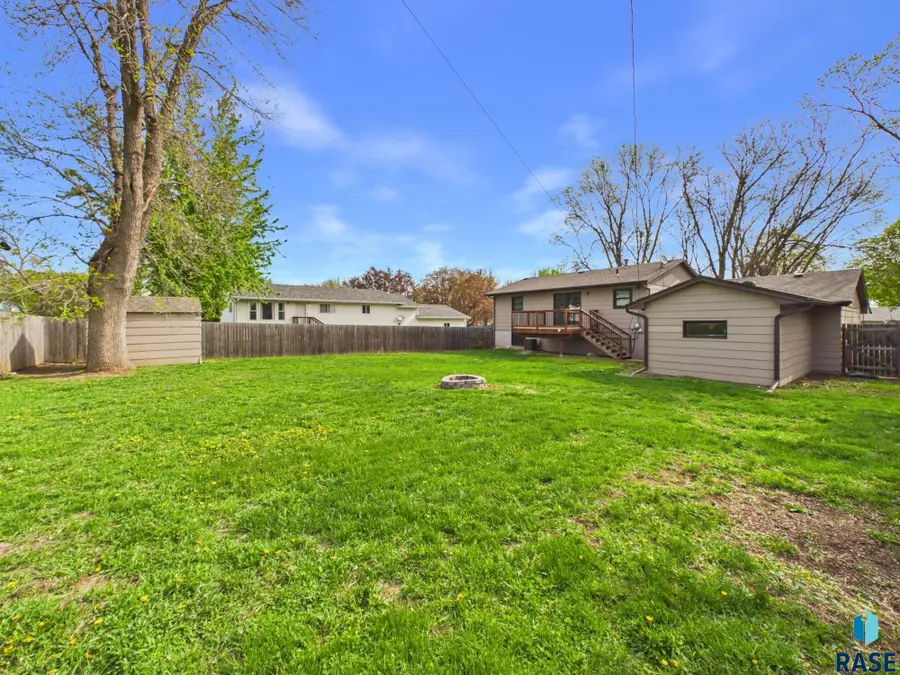 701 S Rohl Dr, Sioux Falls, SD 57103 - #2