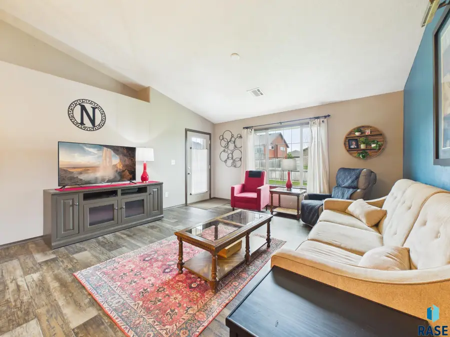 3916 S Grand Slam Ave, Sioux Falls, SD 57110 - #3