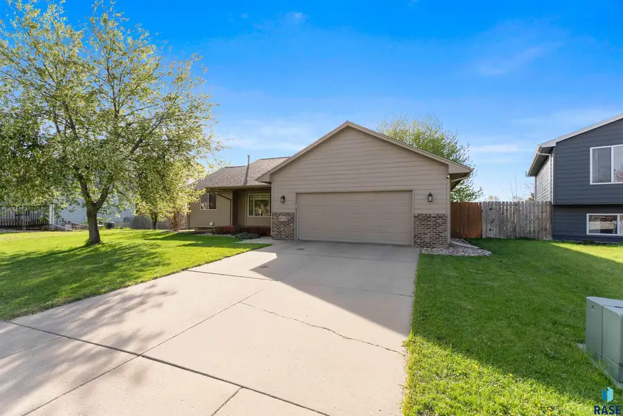 6045 W Jordan Ct, Sioux Falls, SD 57106 - #2